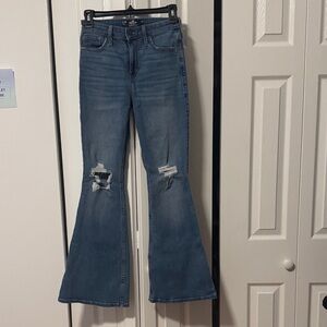 Hollister High-rise Vintage Flare Jeans 1S/0S in Classic Blue Wash